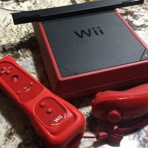 Nintendo Wii w/ two games, Mariokart & FIFA 15